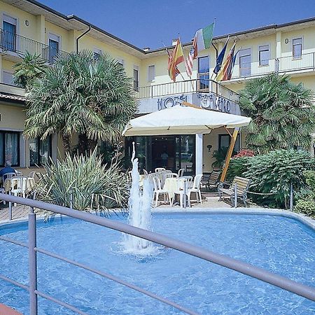Hotel Faro Монтік'ярі Екстер'єр фото