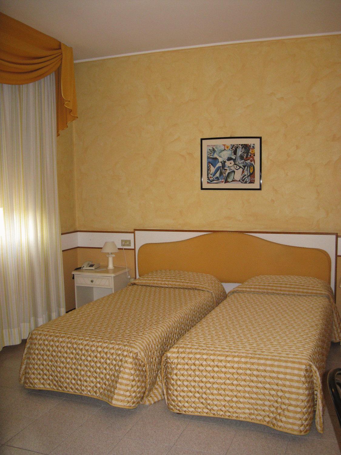 Hotel Faro Монтік'ярі Екстер'єр фото