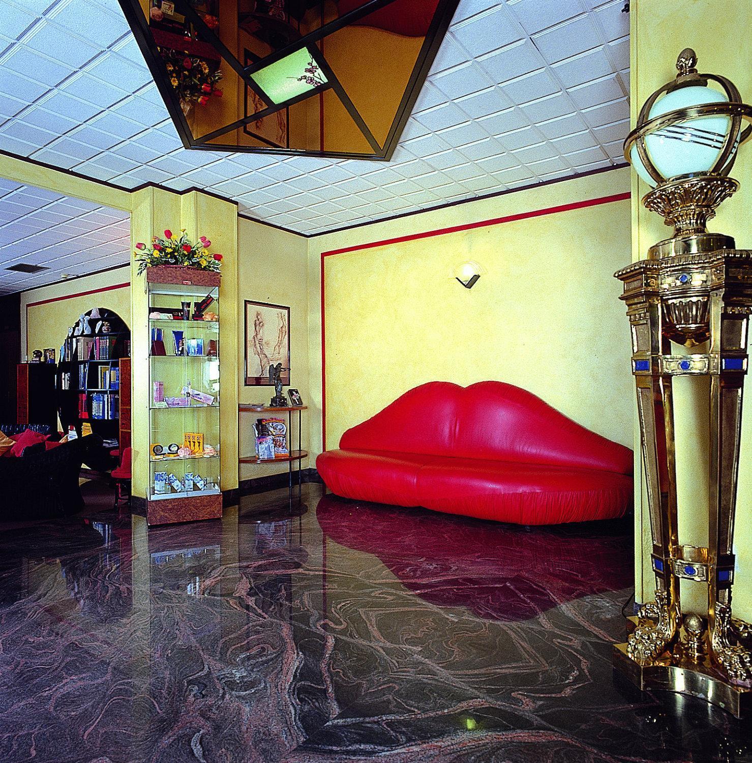 Hotel Faro Монтік'ярі Екстер'єр фото